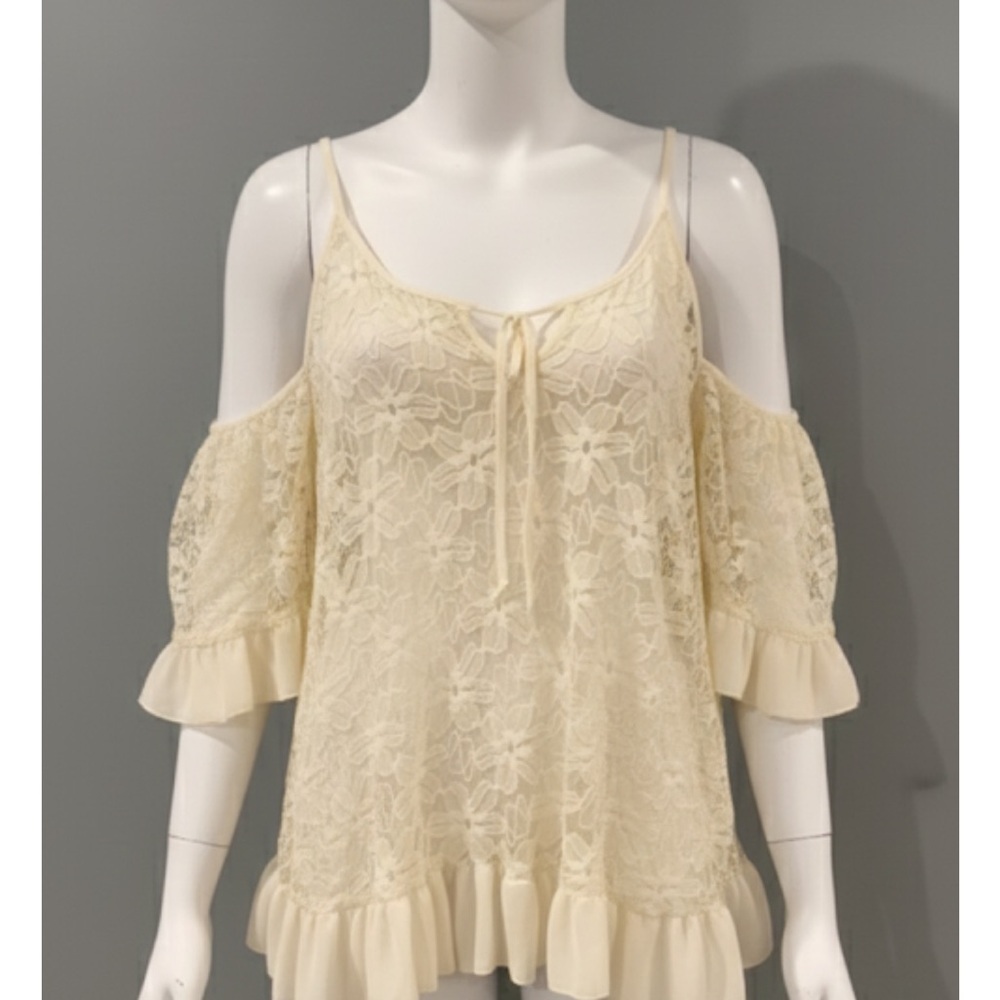 Beautiful cream cold shoulder blouse M